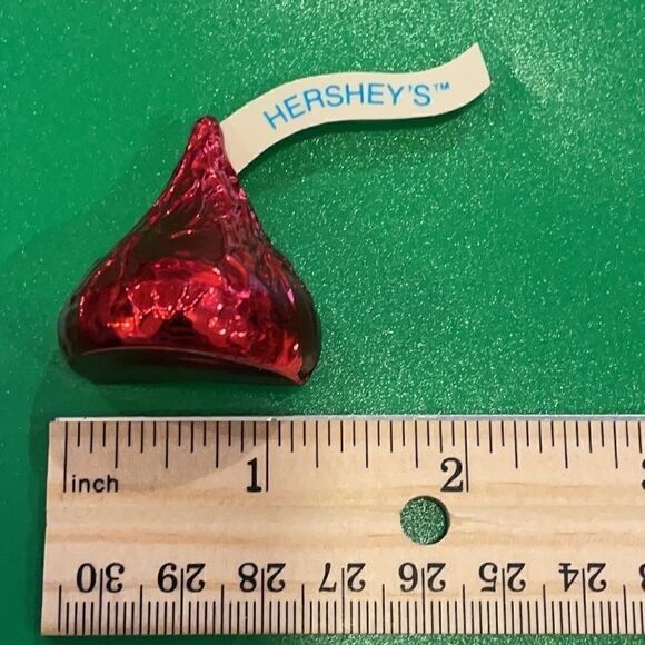 Vintage 1996 Hallmark Red Hershey’s Kiss Brooch - Picture 2 of 5